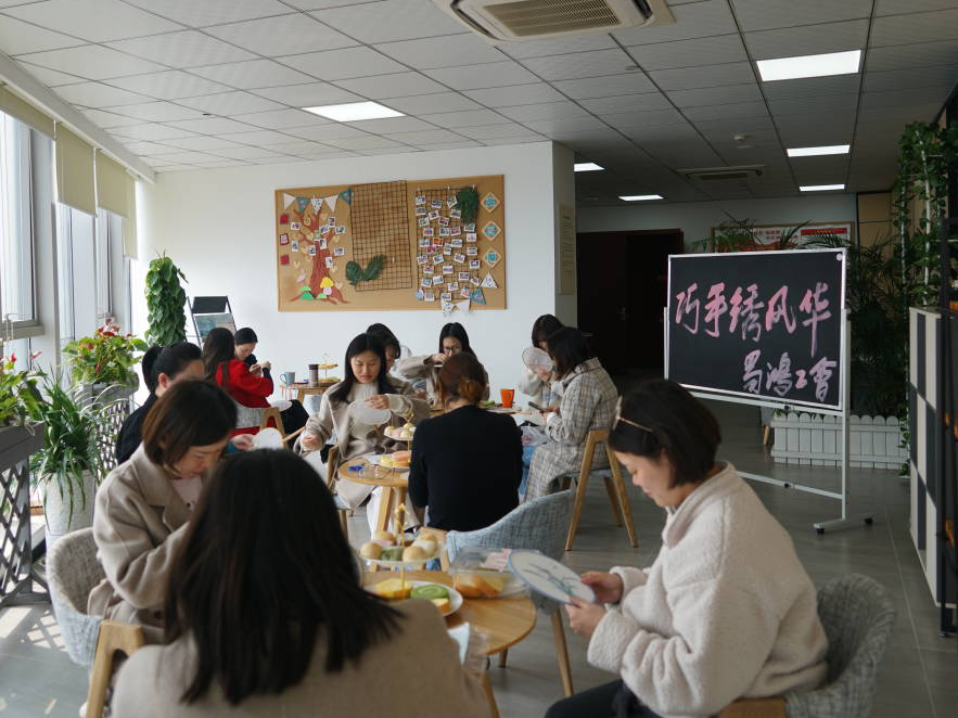 电竞比赛押注平台app“巧手刺绣”活动.png